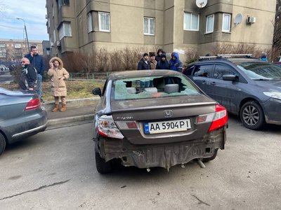 Столичні правоохоронці документують наслідки ранкового обстрілу армією РФ Столичні правоохоронці документують наслідки ранкового обстрілу армією РФ