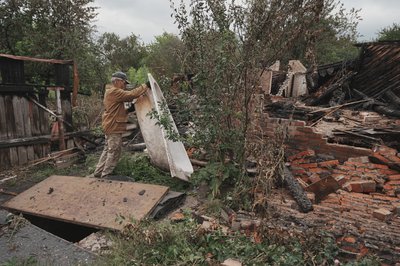 Розбите подвір'я у Новобаварському районі Харкова Розбите подвір'я у Новобаварському районі Харкова
