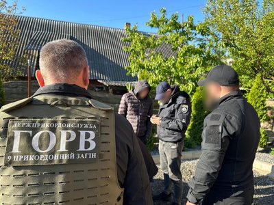На Рівненщині затримали жителя Волині, якого підозрюють у незаконному переправленні чоловіків за кордон На Рівненщині затримали жителя Волині, якого підозрюють у незаконному переправленні чоловіків за кордон