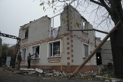 “Я ж плити не підійму, а там лише ноги стирчали”: наслідки удару “шахедами” по Тростянцю “Я ж плити не підійму, а там лише ноги стирчали”: наслідки удару “шахедами” по Тростянцю