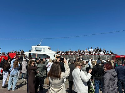 останній дзвоник, пароплав, випускники останній дзвоник, пароплав, випускники