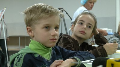 «Діти просять суші»: як в одній зі шкіл Чернігова запросили батьків скуштувати страви зі шкільного меню «Діти просять суші»: як в одній зі шкіл Чернігова запросили батьків скуштувати страви зі шкільного меню