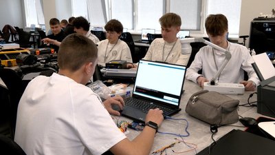 Робототехнічні системи на уроках технології: у Вінниці працює STEM-лабораторія Робототехнічні системи на уроках технології: у Вінниці працює STEM-лабораторія