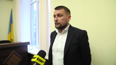 Вбивство дитини у Радомишлі: суд відпустив одного з підозрюваних під нічний домашній арешт Вбивство дитини у Радомишлі: суд відпустив одного з підозрюваних під нічний домашній арешт