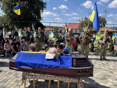 Навіки 35: у Доманівці попрощалися з військовим Віктором Кишинським Навіки 35: у Доманівці попрощалися з військовим Віктором Кишинським