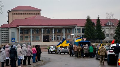 На Чернігівщині попрощалися з військовим ЗСУ Олександром Ємельянчиковим На Чернігівщині попрощалися з військовим ЗСУ Олександром Ємельянчиковим