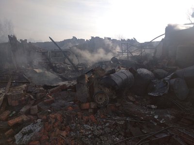 "Чутно було, що вибухали баки з машин". Очевидці розповіли про удар в Охтирці "Чутно було, що вибухали баки з машин". Очевидці розповіли про удар в Охтирці