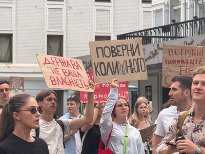 В Україні тривають протести проти відставки Федорова. День шостий В Україні тривають протести проти відставки Федорова. День шостий