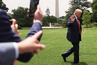 Президент США Дональд Трамп на південній галявині Білого дому у Вашингтоні, 9 червня 2025 року Президент США Дональд Трамп на південній галявині Білого дому у Вашингтоні, 9 червня 2025 року