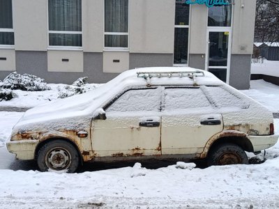 З вулиць Вінниці почали прибирати покинуті та занедбані автівки З вулиць Вінниці почали прибирати покинуті та занедбані автівки