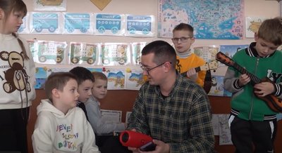 Вадим Мельник, уроки музики, школярі, відео для тіктоку Вадим Мельник, уроки музики, школярі, відео для тіктоку