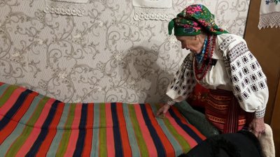 Родинні хустки, рушники та сорочки, яким понад півстоліття: історія Людмили Степаненко з Житомирщини Родинні хустки, рушники та сорочки, яким понад півстоліття: історія Людмили Степаненко з Житомирщини