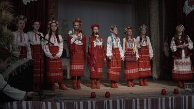 Ворожили на долю та куштували калиту: у вінницькому коледжі влаштували Андріївські вечорниці