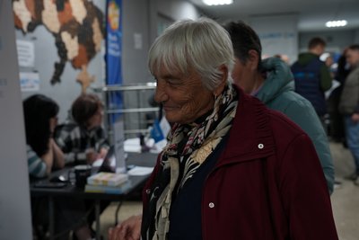 "Люди хочуть залишитися ближче до домівки". Як працює транзитний центр для евакуйованих у Сумах "Люди хочуть залишитися ближче до домівки". Як працює транзитний центр для евакуйованих у Сумах