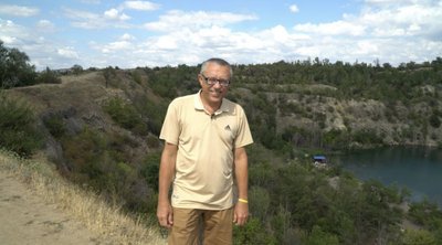 Озеро-кратер у Кривому Розі. Як кар'єр, у якому видобували граніт, перетворився на місце відпочинку Озеро-кратер у Кривому Розі. Як кар'єр, у якому видобували граніт, перетворився на місце відпочинку
