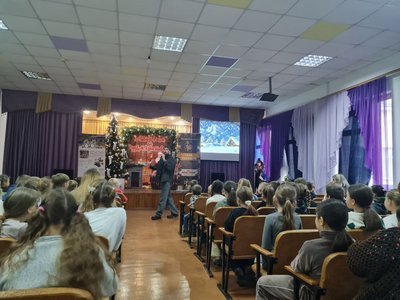 На Житомирщині актор Олексій Суровцев провів "Урок доброти" для учнів гімназії На Житомирщині актор Олексій Суровцев провів "Урок доброти" для учнів гімназії