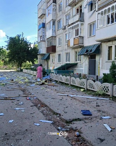 Через обстріл у Глухові на Сумщині травмована жінка Через обстріл у Глухові на Сумщині травмована жінка