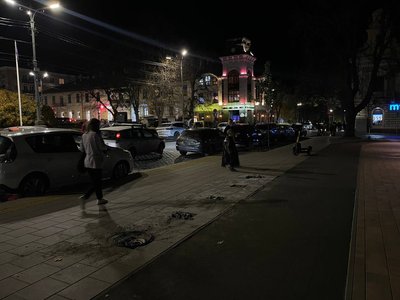 Місце біля скверу Дня Вишиванки у Чернівцях, де раніше була зупинка Місце біля скверу Дня Вишиванки у Чернівцях, де раніше була зупинка
