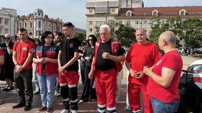 У Кропивницькому вшанували пам'ять загиблих на війні медиків У Кропивницькому вшанували пам'ять загиблих на війні медиків