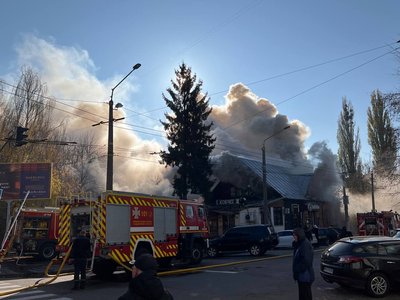 Пожежа в центрі Житомира — загорілося кафе Пожежа в центрі Житомира — загорілося кафе