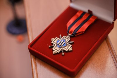 Родині загиблого вінницького військового передали "Золотий Хрест" Родині загиблого вінницького військового передали "Золотий Хрест"