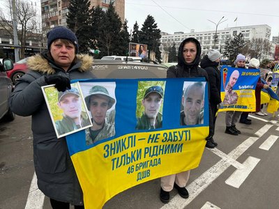 "Я вірю, що він прийде": у Черкасах відбулася акція на підтримку полонених і зниклих безвісти "Я вірю, що він прийде": у Черкасах відбулася акція на підтримку полонених і зниклих безвісти