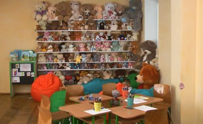 У Хмельницькій школі використовують "ведмежу" арттерапію: що це та як працює У Хмельницькій школі використовують "ведмежу" арттерапію: що це та як працює