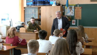 Про світ відкриттів: військовий із Черкас презентував книгу для дітей Про світ відкриттів: військовий із Черкас презентував книгу для дітей
