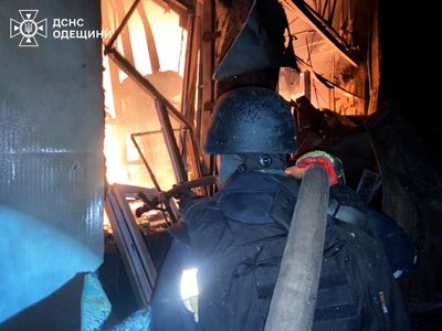 Нічна атака по Одещині: пошкоджені адмінбудівлі та автотранспорт, є постраждалі Нічна атака по Одещині: пошкоджені адмінбудівлі та автотранспорт, є постраждалі