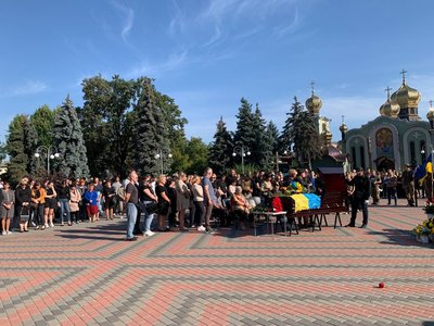 Добровольцем пішов на фронт у 19: у Черкасах попрощалися із полеглим 21-річним воїном Ярославом Стрільцем Добровольцем пішов на фронт у 19: у Черкасах попрощалися із полеглим 21-річним воїном Ярославом Стрільцем