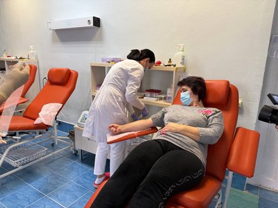У Закарпатській обласній станції переливання не вистачає крові усіх груп для ЗСУ У Закарпатській обласній станції переливання не вистачає крові усіх груп для ЗСУ