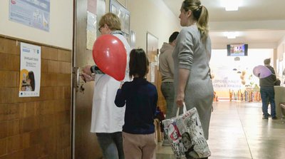 «Вакцинація рятує життя»: до Всесвітнього тижня імунізації дітям у Черкасах дарували розмальовки та повітряні кульки «Вакцинація рятує життя»: до Всесвітнього тижня імунізації дітям у Черкасах дарували розмальовки та повітряні кульки