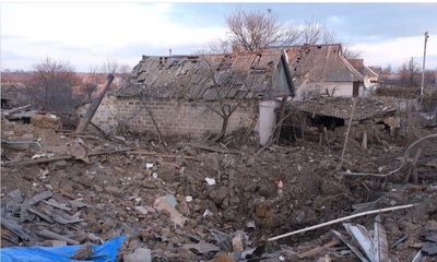 На ніч ми у підвалі. Волонтери показали, як живуть люди у Красногорівці на Донеччині На ніч ми у підвалі. Волонтери показали, як живуть люди у Красногорівці на Донеччині