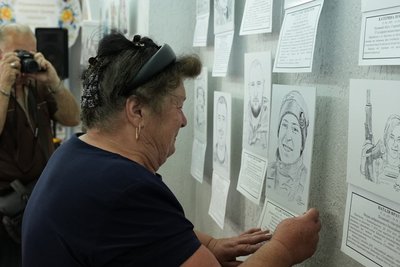 "Янголи перемоги". У Кропивницькому відкрили виставку портретів загиблих військових "Янголи перемоги". У Кропивницькому відкрили виставку портретів загиблих військових