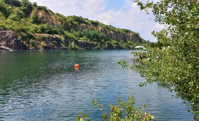 Заборона на купання у водоймах Ужгорода: які місця для відпочинку обирають люди Заборона на купання у водоймах Ужгорода: які місця для відпочинку обирають люди