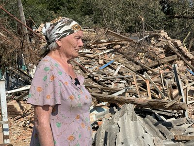 «Нікуди не збираємося»: як живе Билбасівка за 25 кілометрів від фронту «Нікуди не збираємося»: як живе Билбасівка за 25 кілометрів від фронту