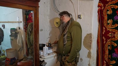 “Давай я тебе поцілую”: як боєць виводив із заціпеніння побратима під час бою “Давай я тебе поцілую”: як боєць виводив із заціпеніння побратима під час бою