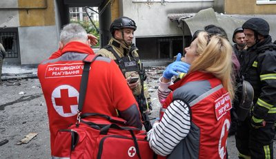 У Хмельницькому евакуювали 35 мешканців будинку через російський удар БпЛА У Хмельницькому евакуювали 35 мешканців будинку через російський удар БпЛА