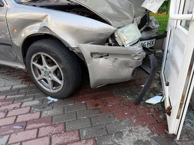 У центрі Вінниці автомобіль врізався в муніципальну аптеку: пошкоджено пам'ятку архітектури У центрі Вінниці автомобіль врізався в муніципальну аптеку: пошкоджено пам'ятку архітектури