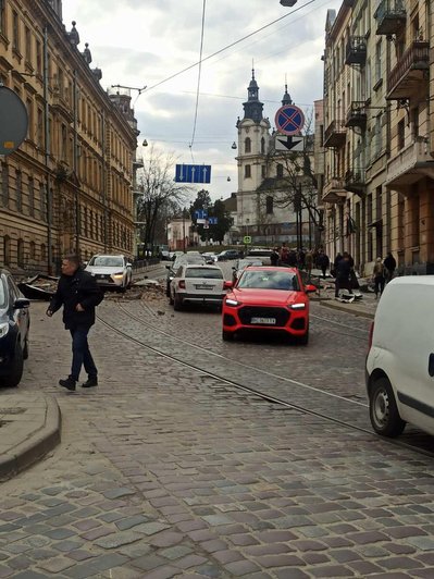 У Львові пролунали вибухи: є влучання у центральну частину міста У Львові пролунали вибухи: є влучання у центральну частину міста
