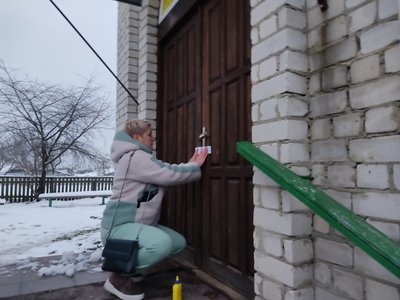 У Сінгурах під Житомиром жителі села блокувала місцеву церкву – вимагають переходу до ПЦУ У Сінгурах під Житомиром жителі села блокувала місцеву церкву – вимагають переходу до ПЦУ