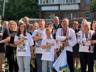 "На позиції, коли було важко, він був на позитиві": у Вінниці на честь полеглого азовця відкрили пам'ятну дошку "На позиції, коли було важко, він був на позитиві": у Вінниці на честь полеглого азовця відкрили пам'ятну дошку