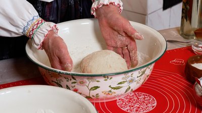 Коржі без яєць і молока: господиня з Рівненщини розповіла про рецепт на розсолі з помідорів Коржі без яєць і молока: господиня з Рівненщини розповіла про рецепт на розсолі з помідорів