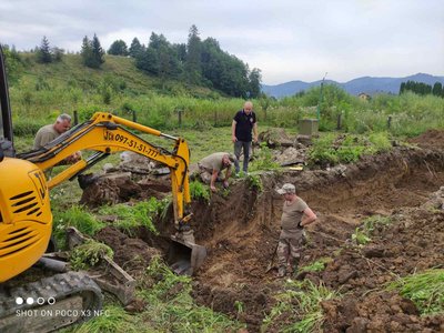 Поховання героїв Фахівці ексгумують останки у Верхньому Синьовидному Поховання героїв Фахівці ексгумують останки у Верхньому Синьовидному