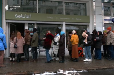 Черги з прихильників: в Одесі відбулася автографсесія з письменником та музикантом Сергієм Жаданом Черги з прихильників: в Одесі відбулася автографсесія з письменником та музикантом Сергієм Жаданом
