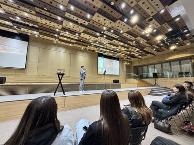 Макс Кідрук презентував третю книгу з циклу "Нові темні віки" Макс Кідрук презентував третю книгу з циклу "Нові темні віки"