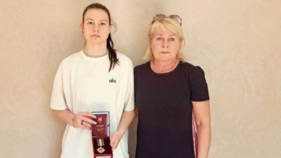 На Черкащині родини загиблих захисників отримали нагороди від Зеленського На Черкащині родини загиблих захисників отримали нагороди від Зеленського