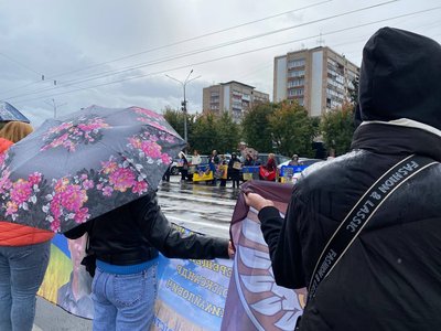 "Заради них стоїмо": у Черкасах відбулася акція на підтримку зниклих безвісти та полонених "Заради них стоїмо": у Черкасах відбулася акція на підтримку зниклих безвісти та полонених
