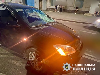 В Одесі автомобіль збив жінку на пішохідному переході В Одесі автомобіль збив жінку на пішохідному переході