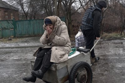 Бабусю вивезли на возику: як з Костянтинівки 13 лютого евакуювали кількох людей Бабусю вивезли на возику: як з Костянтинівки 13 лютого евакуювали кількох людей